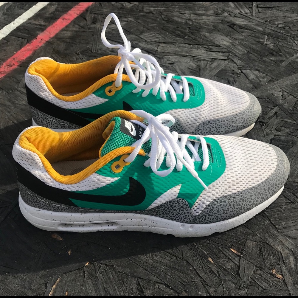 Nike Air Max 1 Essential Emerald Green Size 9